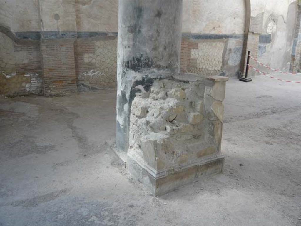 VI.21 Herculaneum. August 2013. Looking east (left) towards statue base, and south-east corner.
On one of the two columns the graffito was found which mentioned the Curia Augustales. Photo courtesy of Buzz Ferebee.
According to Wallace-Hadrill, the column bearing no less than three graffiti, was the first column on the right, (west side).
See Wallace-Hadrill, A. (2011). Herculaneum, Past and Future. London, Frances Lincoln Ltd., (p.180)